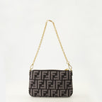 Bild der Fendi FF Denim Baguette Tasche für Damen - Herbst-Winter 2025 - Rückansicht