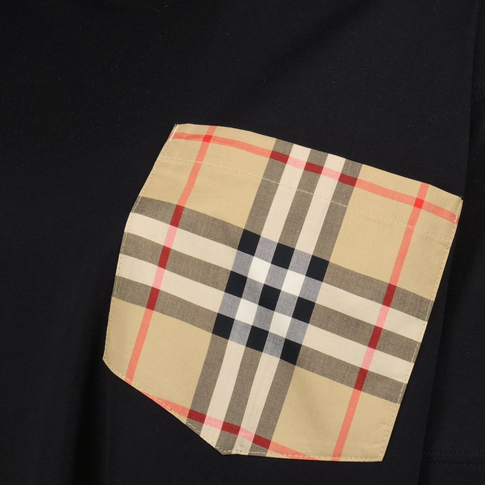 Bild des Burberry Damen T-Shirts mit schwarzem Check - Frühjahr-Sommer 2026 - Detaillierte Ansicht_2