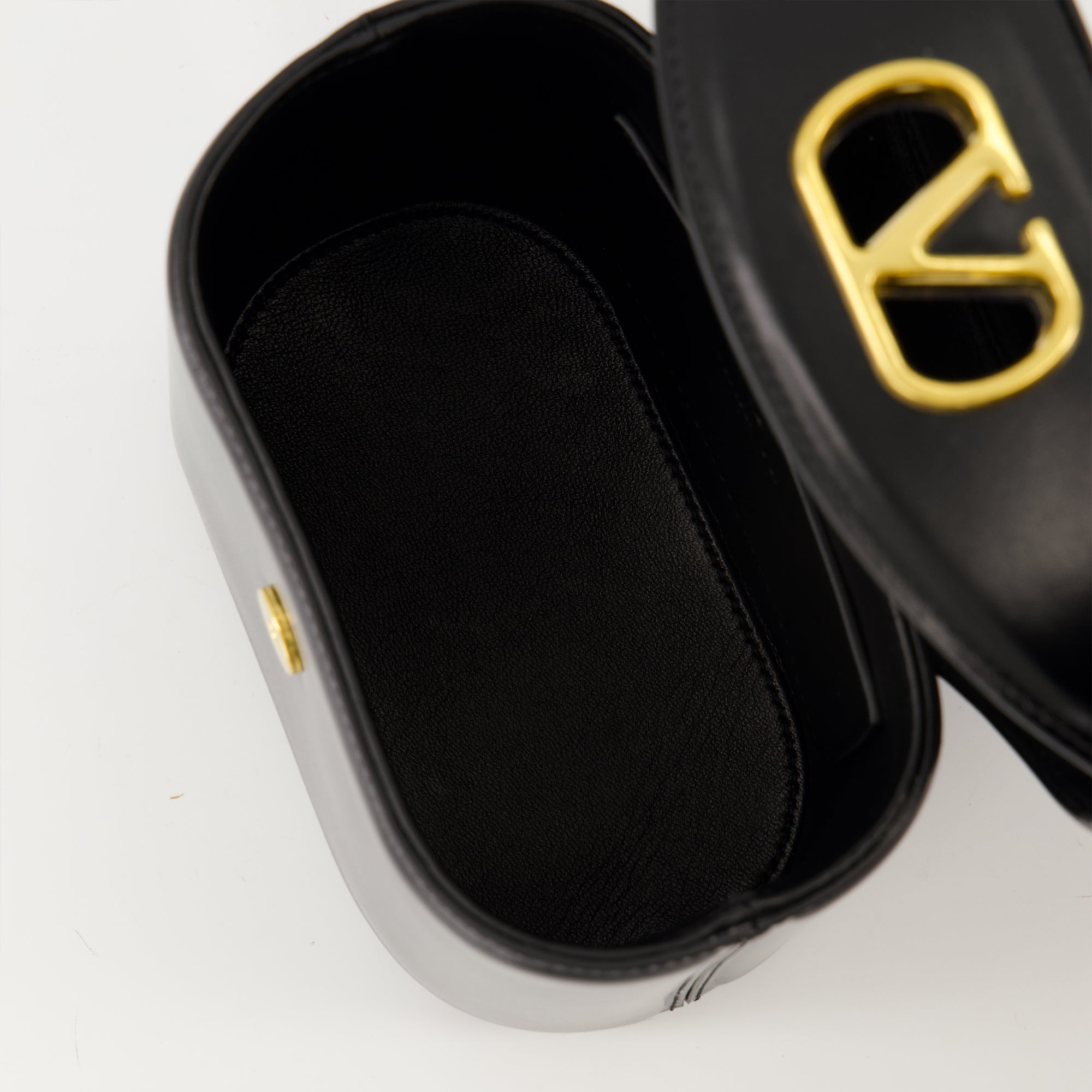 Image de l'article Sac seau Vanity-Case de la marque Valentino Garavani pour Femme - Saison Automne-Hiver 2025 - Vue détaillée_3