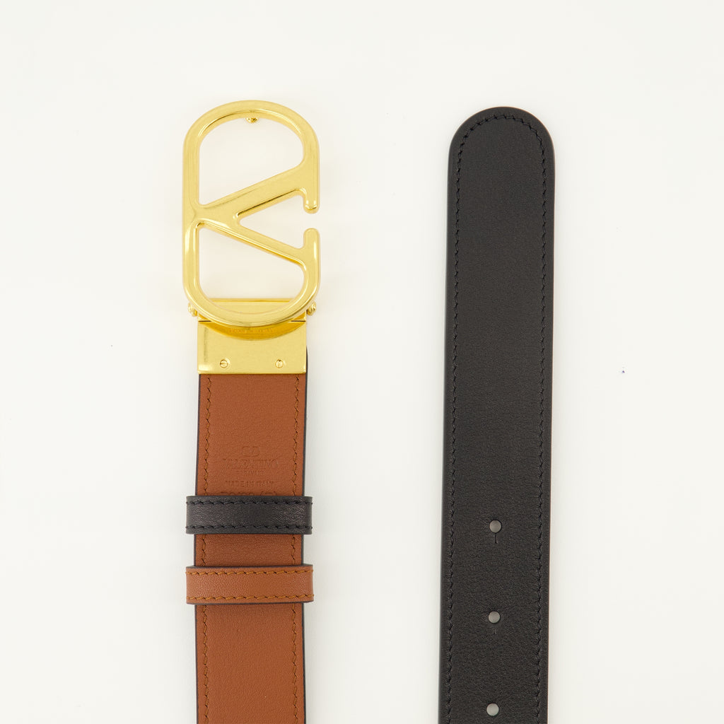 Image of the article Vlogo reversible brown and black belt 30 mm by Valentino Garavani for Women - Spring-Summer 2026 - Detailed View 5