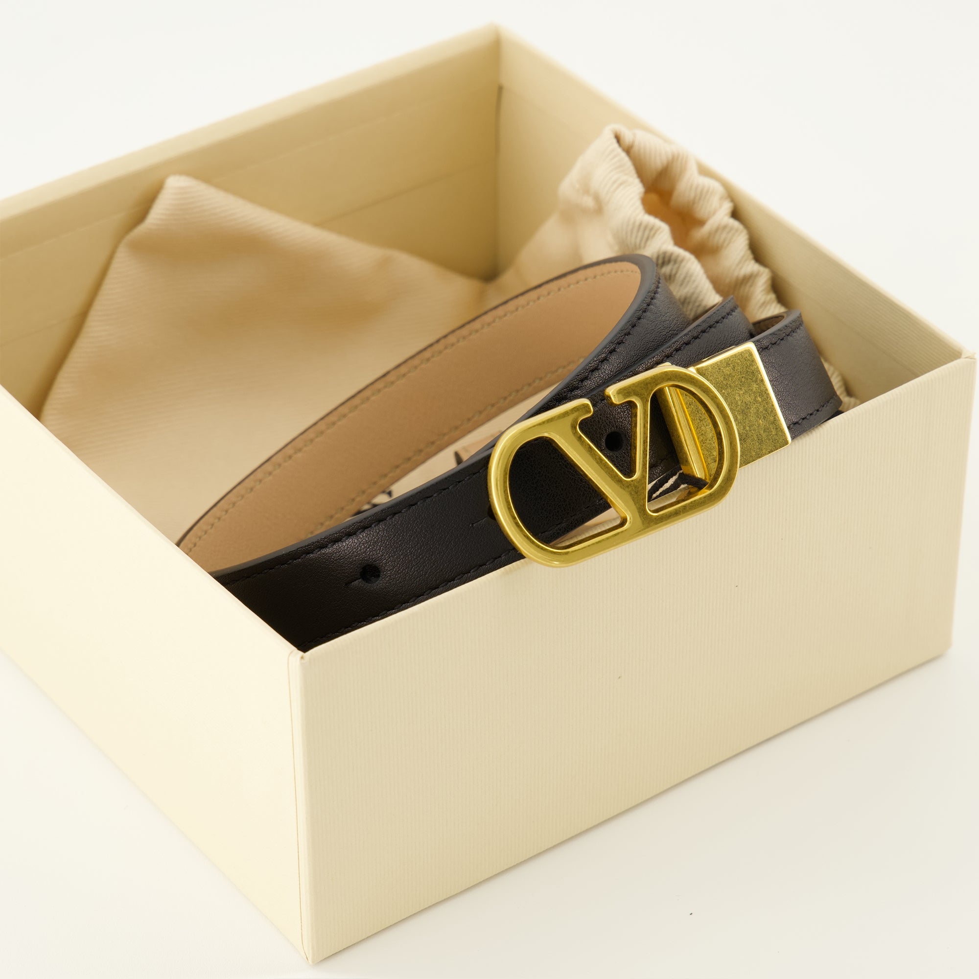 Image de l'article Ceinture Vlogo réversible beige et noir 20 mm de la marque Valentino Garavani pour Femme - Saison Printemps-Été 2026 - Vue détaillée_5