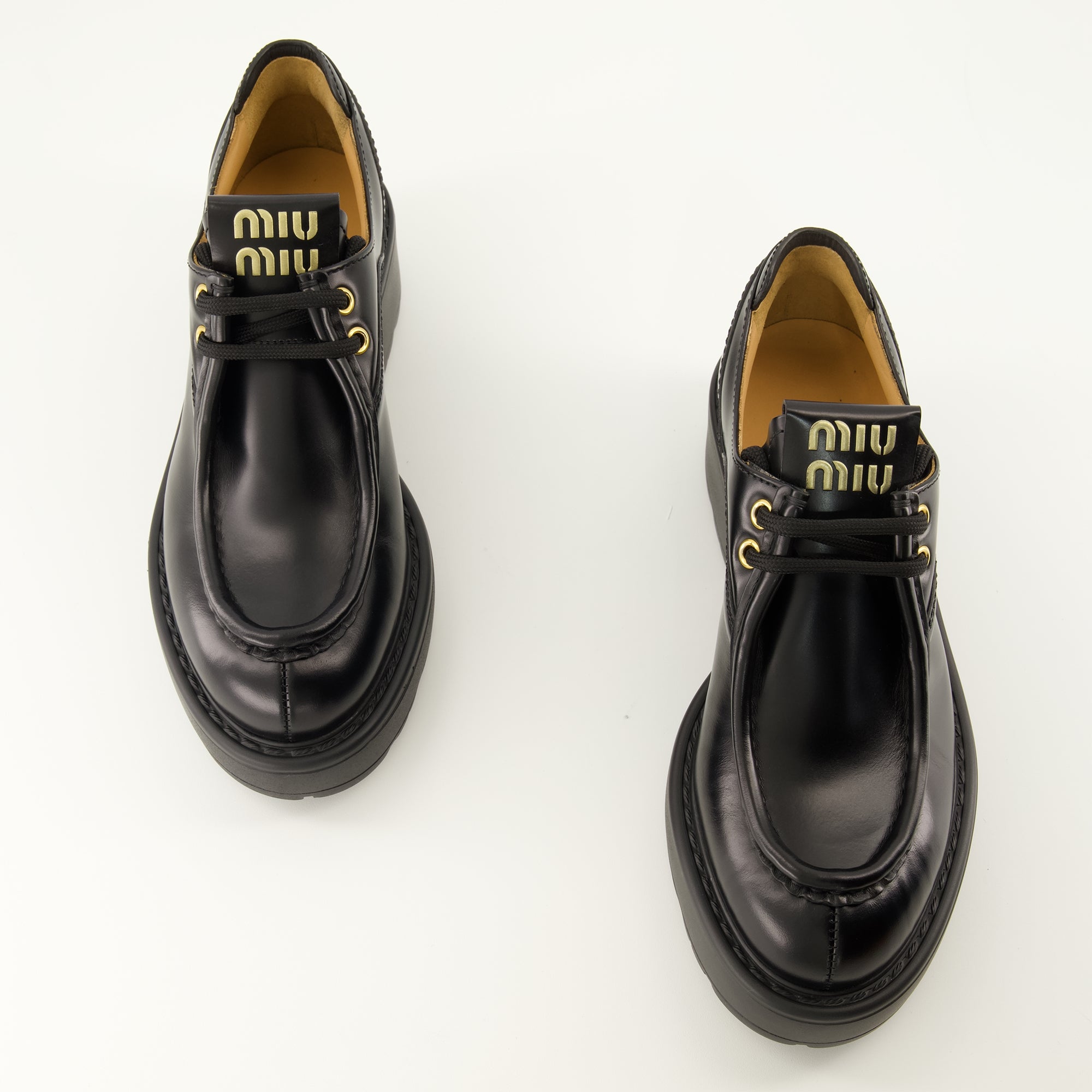 Chaussures plates Zapatos de Ciudad de Cuero Negro Miu Miu Noir Femme