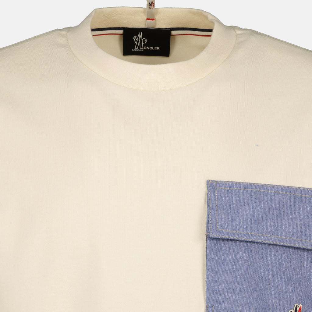 Image de l'article T-shirt avec poche en denim blanc de la marque Moncler Grenoble pour Homme - Saison Printemps-Été 2026 - Vue détaillée_2