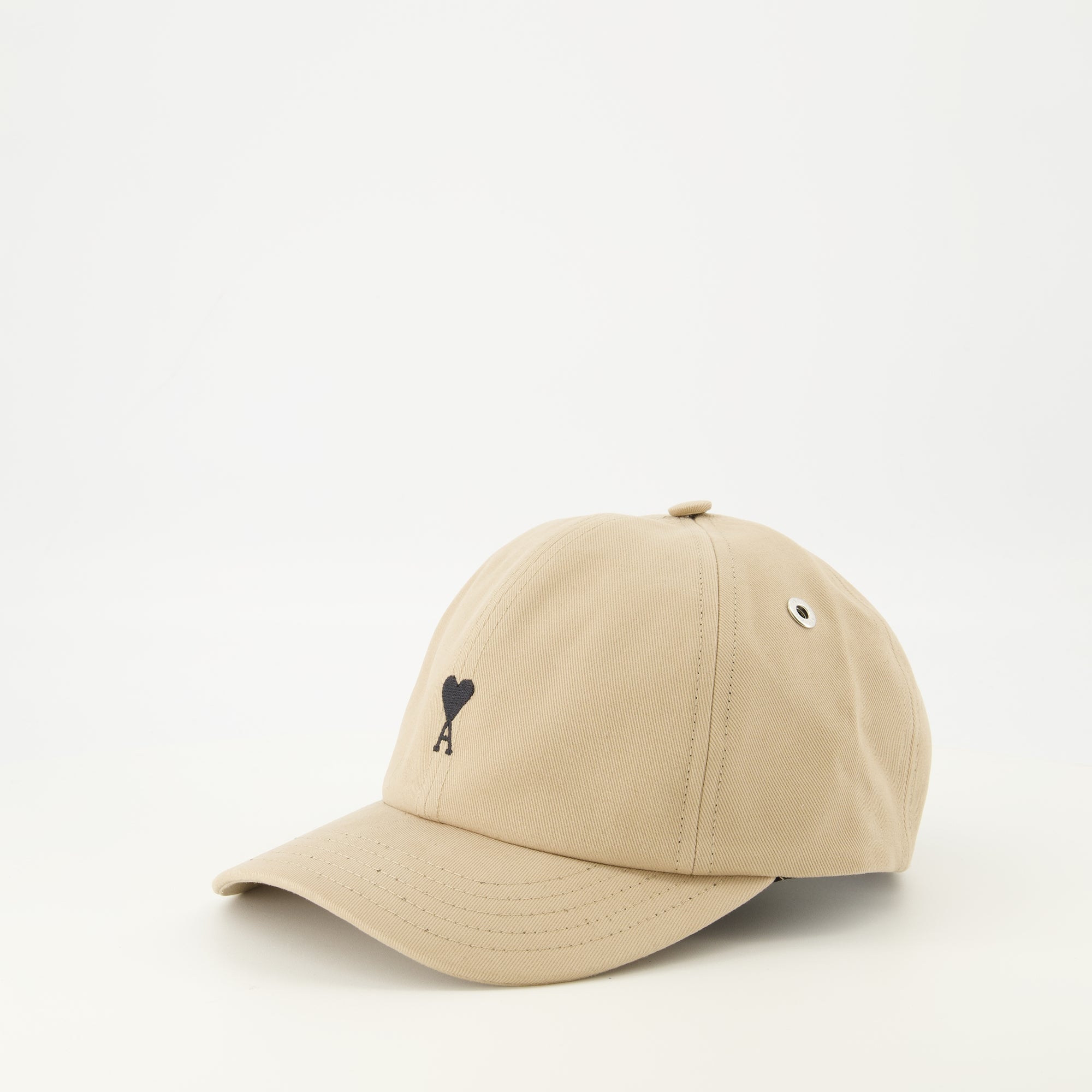 Bild des beigen Ami de coeur Caps von der Marke Ami PARIS für Unisex - Frühling-Sommer 2026 - Rückansicht
