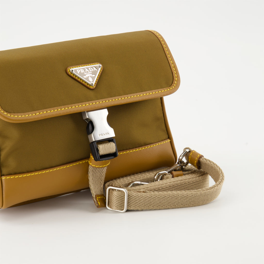 Sacs bandoulière Petite sacoche en Re-Nylon et cuir Prada Vert Homme