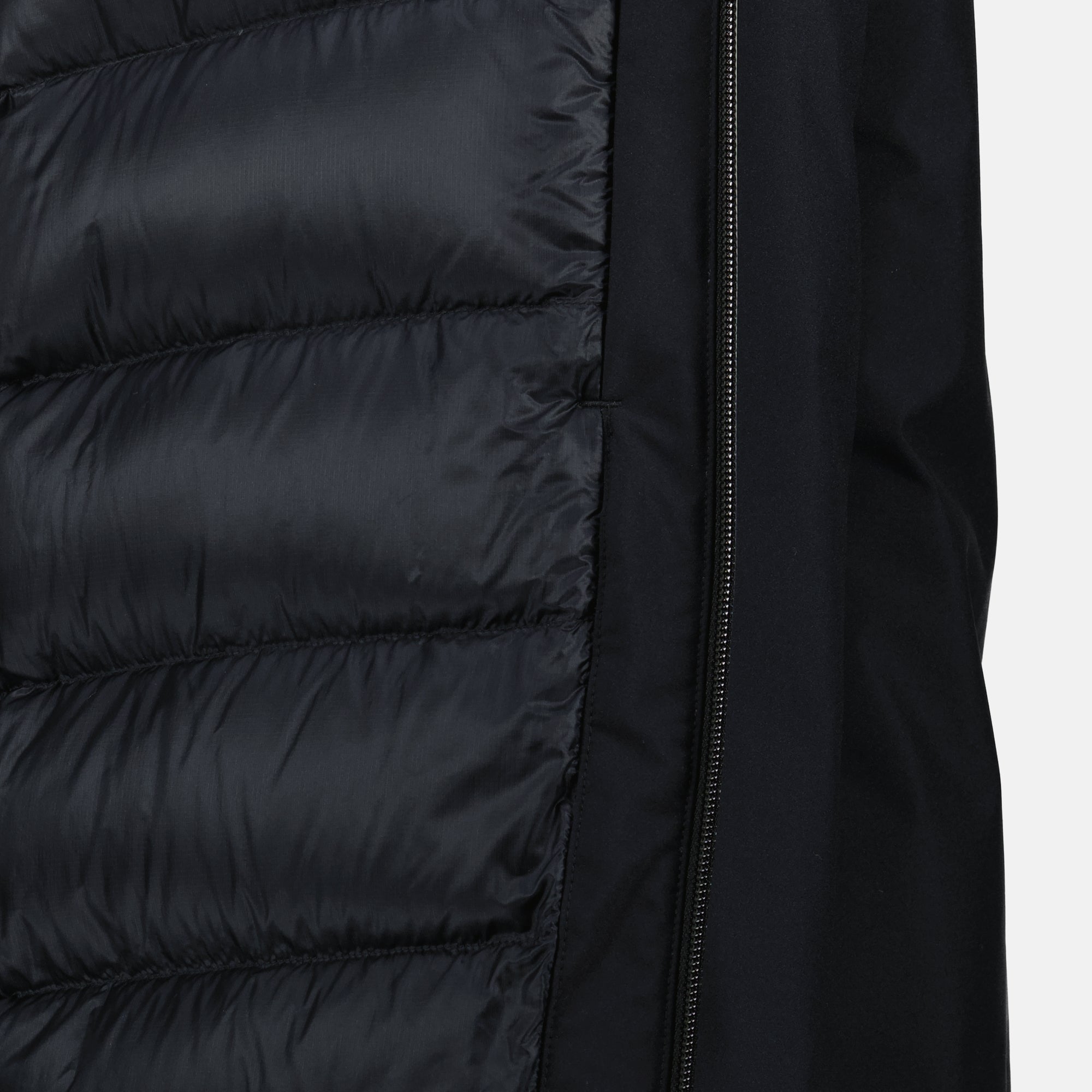 Image de l'article Parka MM6 x Salomon noir de la marque Mm6 pour Homme - Saison Automne-Hiver 2025 - Vue détaillée_2