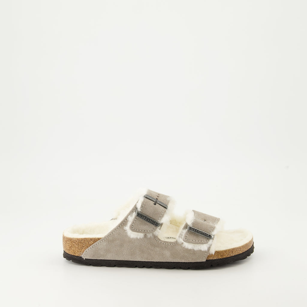 Chaussures ouvertes Claquettes Arizona en fourrure Birkenstock Gris Unisexe