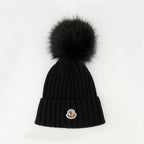 Imagen del artículo Gorro de lana con pompón de la marca Moncler para Mujer - Temporada Otoño-Invierno 2025 - Vista Frontal