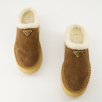 Bild der Prada Damen-Fellmule - Herbst-Winter 2025 - Draufsicht auf das Paar Schuhe