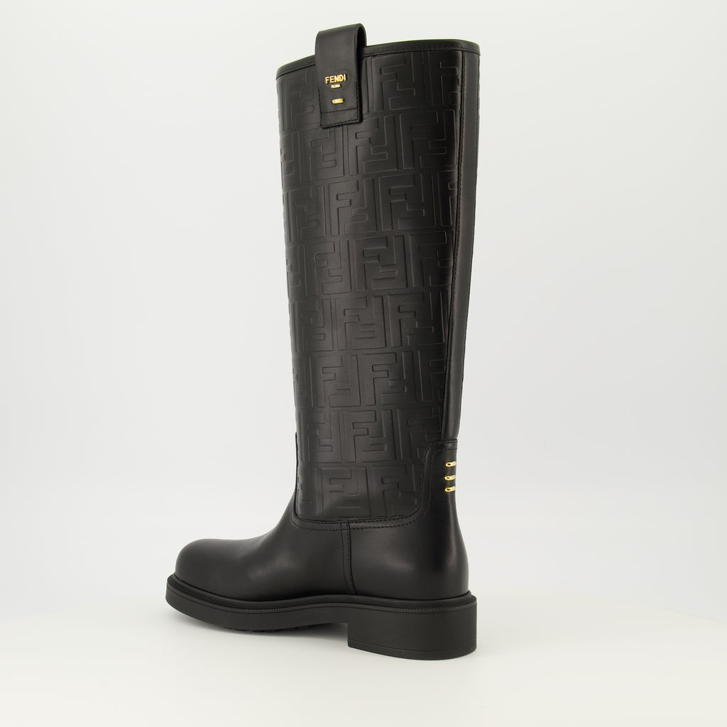 Image de l'article Bottes Filo en cuir noir de la marque Fendi pour Femme - Saison Automne-Hiver 2025 - Vue trois quarts arrière droite