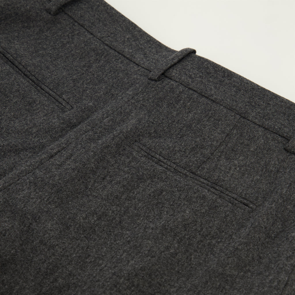 Imagen del Pantalón August de la marca Khaite para Mujer - Temporada Otoño-Invierno 2025 - Vista Detallada_2