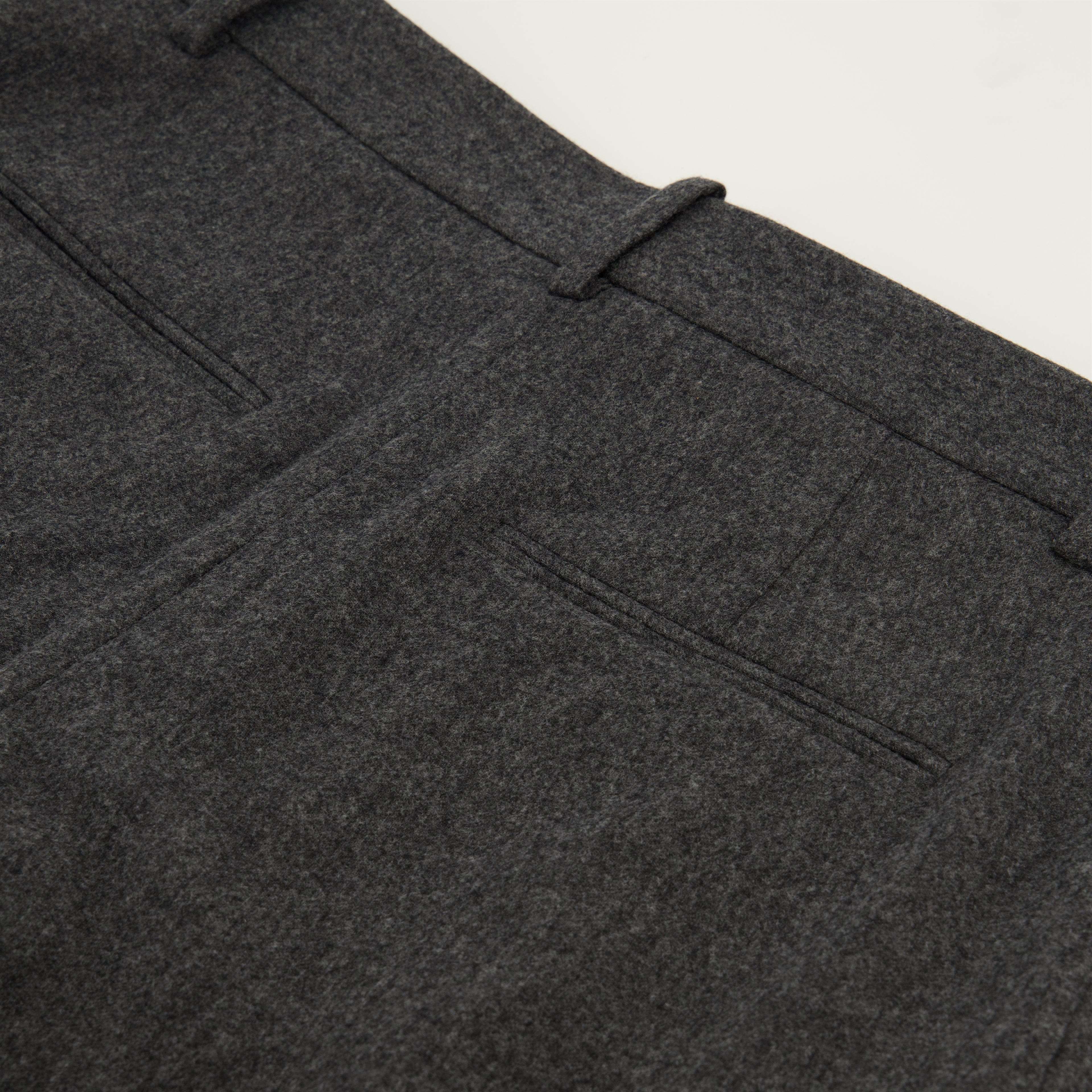 Imagen del Pantalón August de la marca Khaite para Mujer - Temporada Otoño-Invierno 2025 - Vista Detallada_2