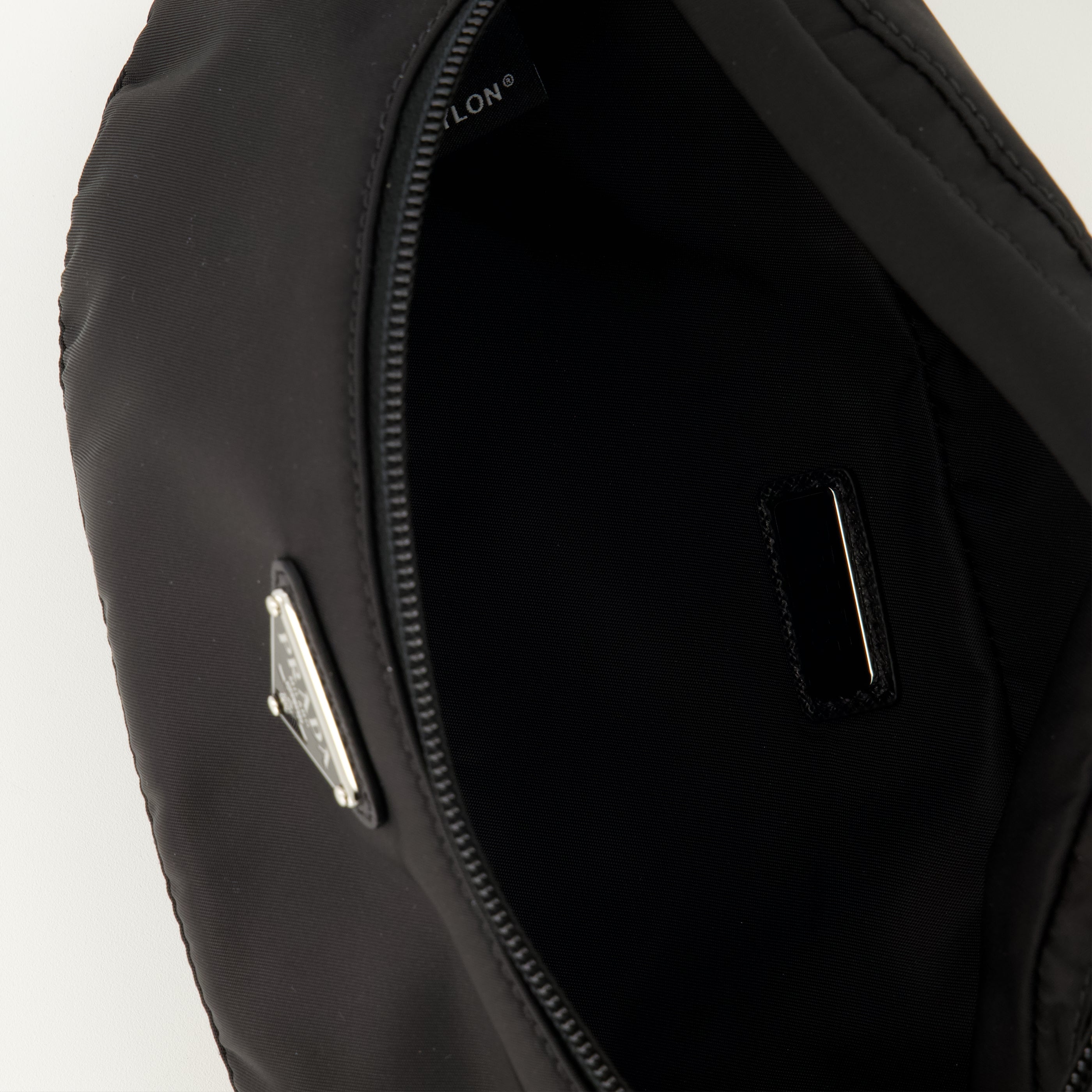 Sacs banane Sac banane en Re-nylon noir Prada Noir Homme