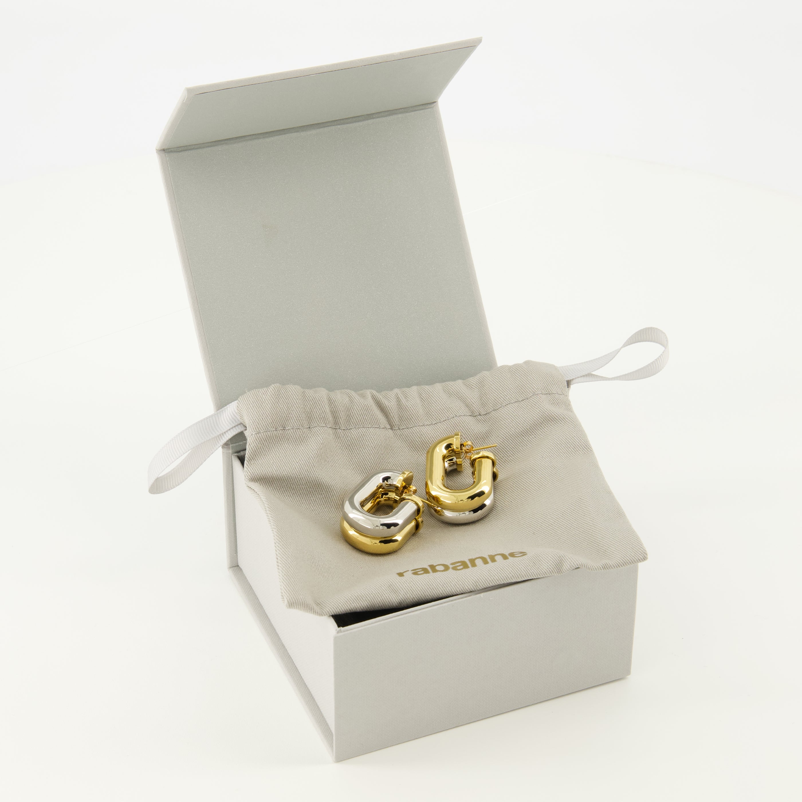 Immagine degli orecchini XL Link bicolore del marchio Rabanne per donna - Stagione Primavera-Estate 2026 - Vista dettagliata_3