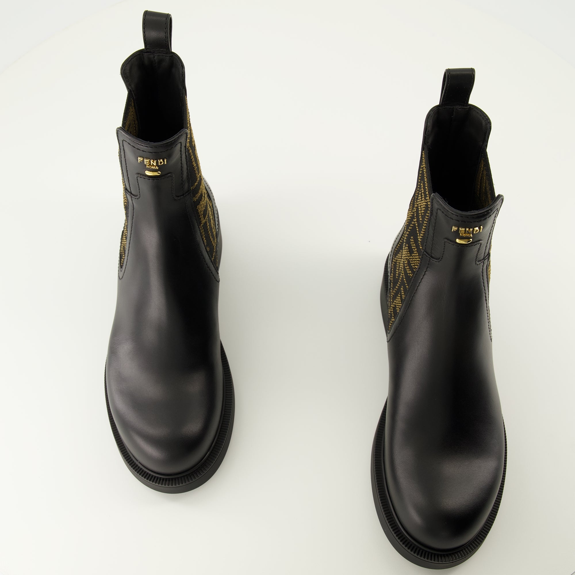 Image de l'article Bottines Filo de la marque Fendi pour Femme - Saison Automne-Hiver 2025 - Vue de dessus paire de chaussure