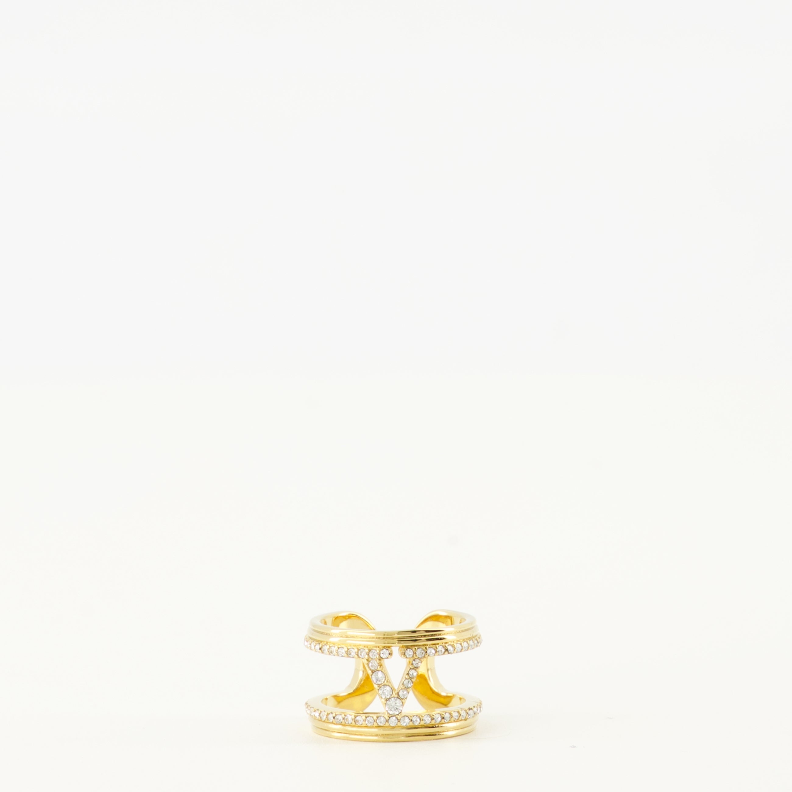 Image of the Ring Ovalette with Swarovski® crystals in gold by Valentino Garavani for Women - Spring-Summer 2026 - Front View