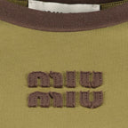 Imagen de la camiseta de algodón caqui para mujer de Miu Miu - Temporada Primavera-Verano 2026 - Vista Detallada_2