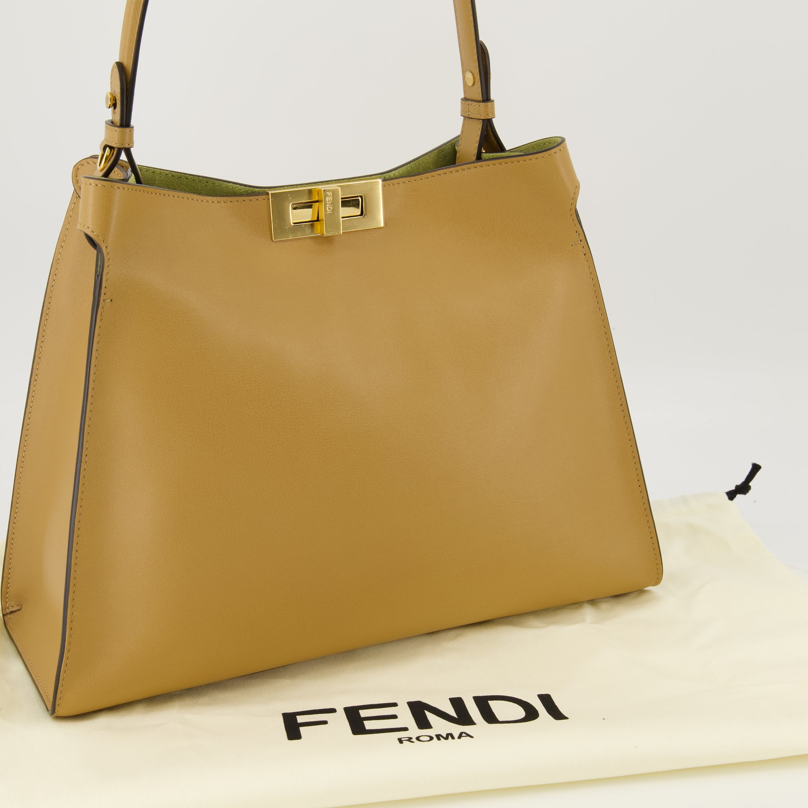 Sacs à main et épaule Sac Fendi Way medium en cuir beige Fendi Marron Femme