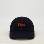 Image de l'article Casquette brodée bleu marine de la marque Dior pour Homme - Saison Printemps-Été 2026 - Vue de Face