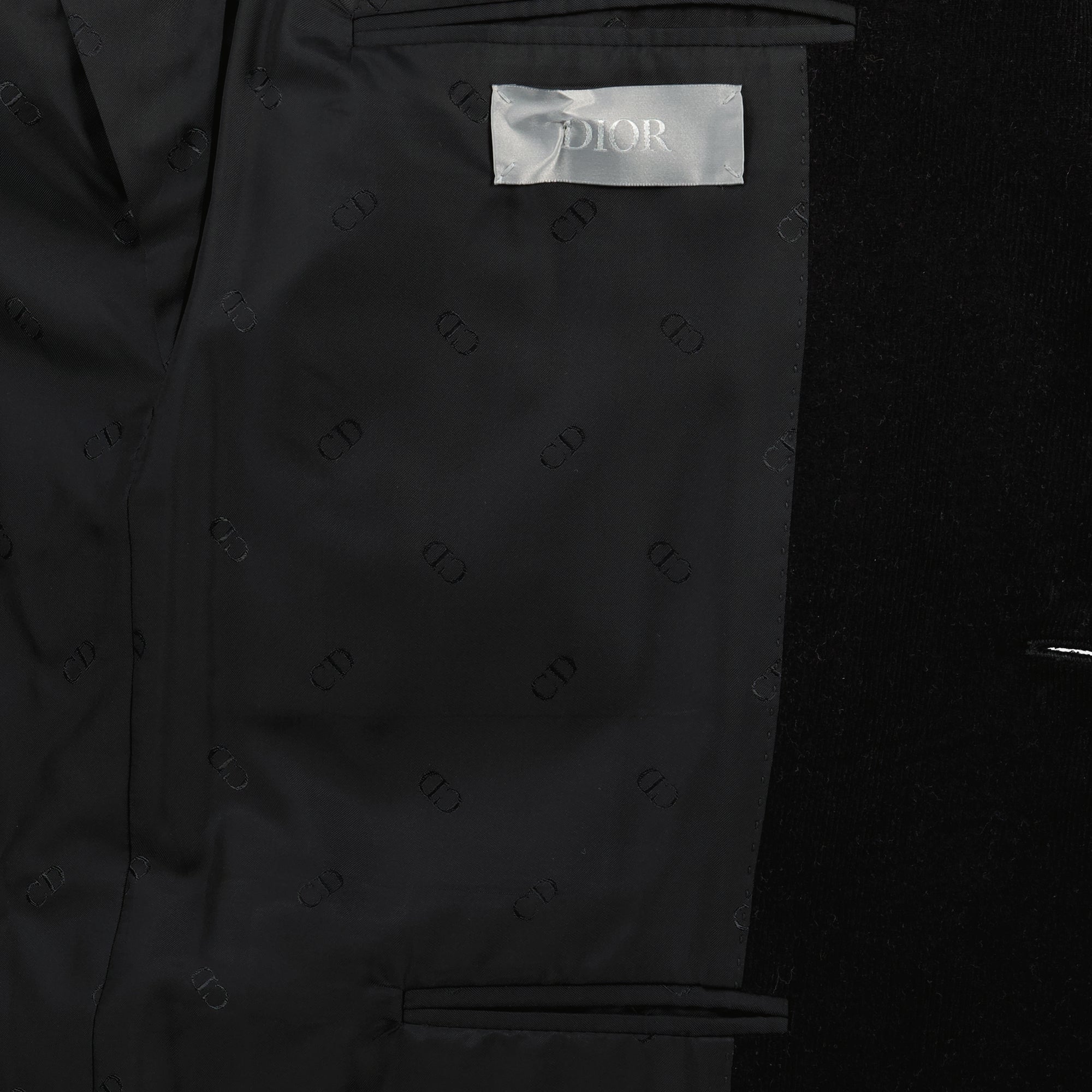 Image de l'article Blazer noir en laine de la marque Dior pour Homme - Saison Automne-Hiver 2025 - Vue détaillée_2