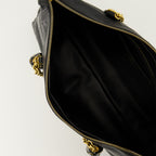 Imagen del bolso Panthea de cuero negro de la marca Valentino Garavani para Mujer - Temporada Otoño-Invierno 2025 - Vista Detallada_3