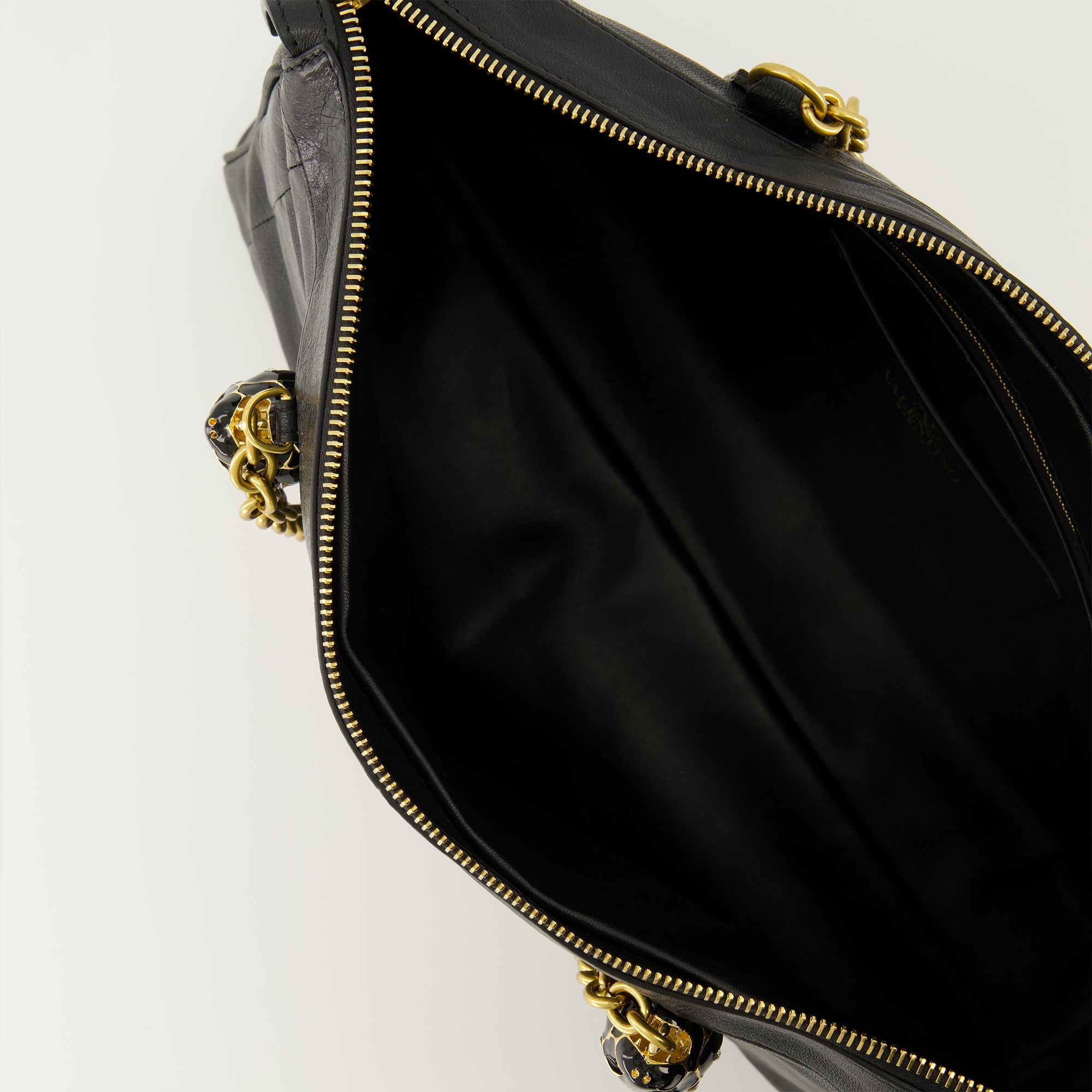 Image de l'article Sac Panthea en cuir noir de la marque Valentino Garavani pour Femme - Saison Automne-Hiver 2025 - Vue détaillée_3