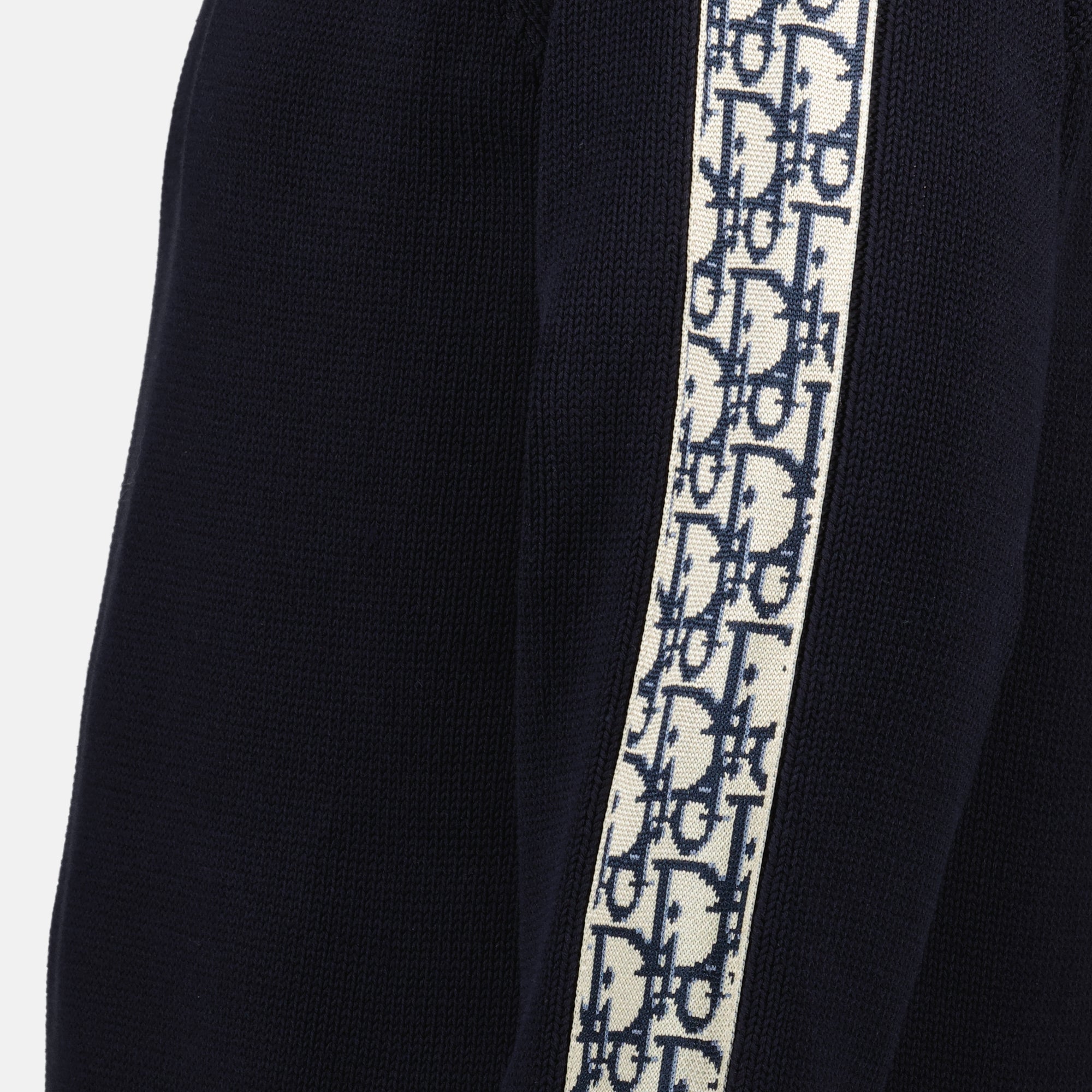 Imagen del suéter Dior Oblique azul marino de la marca Dior para hombres - Temporada Primavera-Verano 2026 - Vista Detallada_1