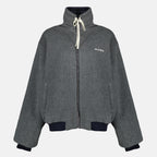 Imagen del blouson reversible azul y gris de la marca Miu Miu para mujer - Temporada Primavera-Verano 2026 - Vista Trasera