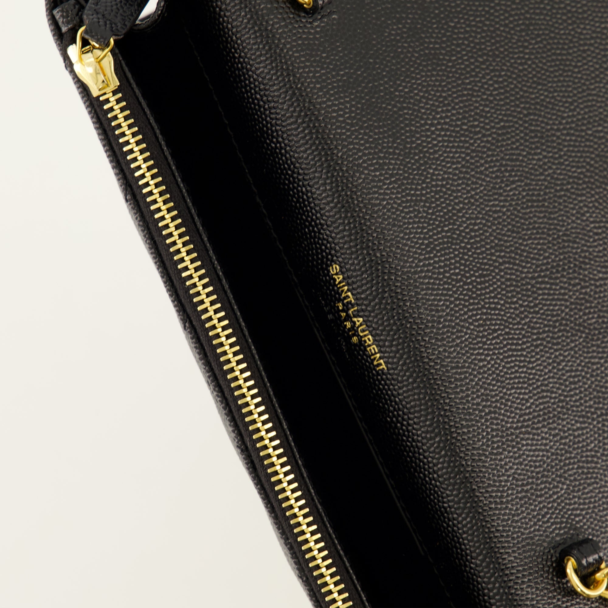 Sacs à main et épaule Carteira Cassandre com Cadeia em Couro Granulado Preto Saint Laurent Noir Femme