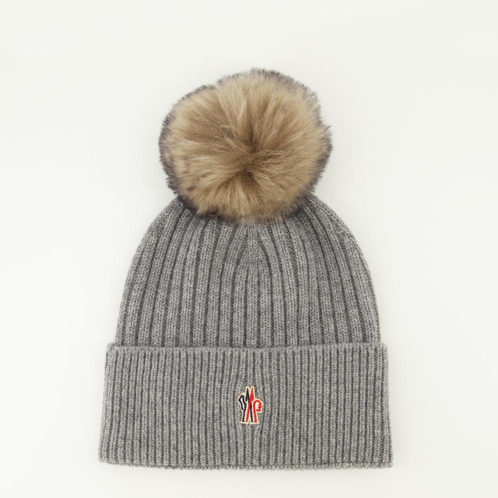 Image de l'article Bonnet avec pompom de la marque Moncler Grenoble pour Femme - Saison Automne-Hiver 2025 - Vue de Face