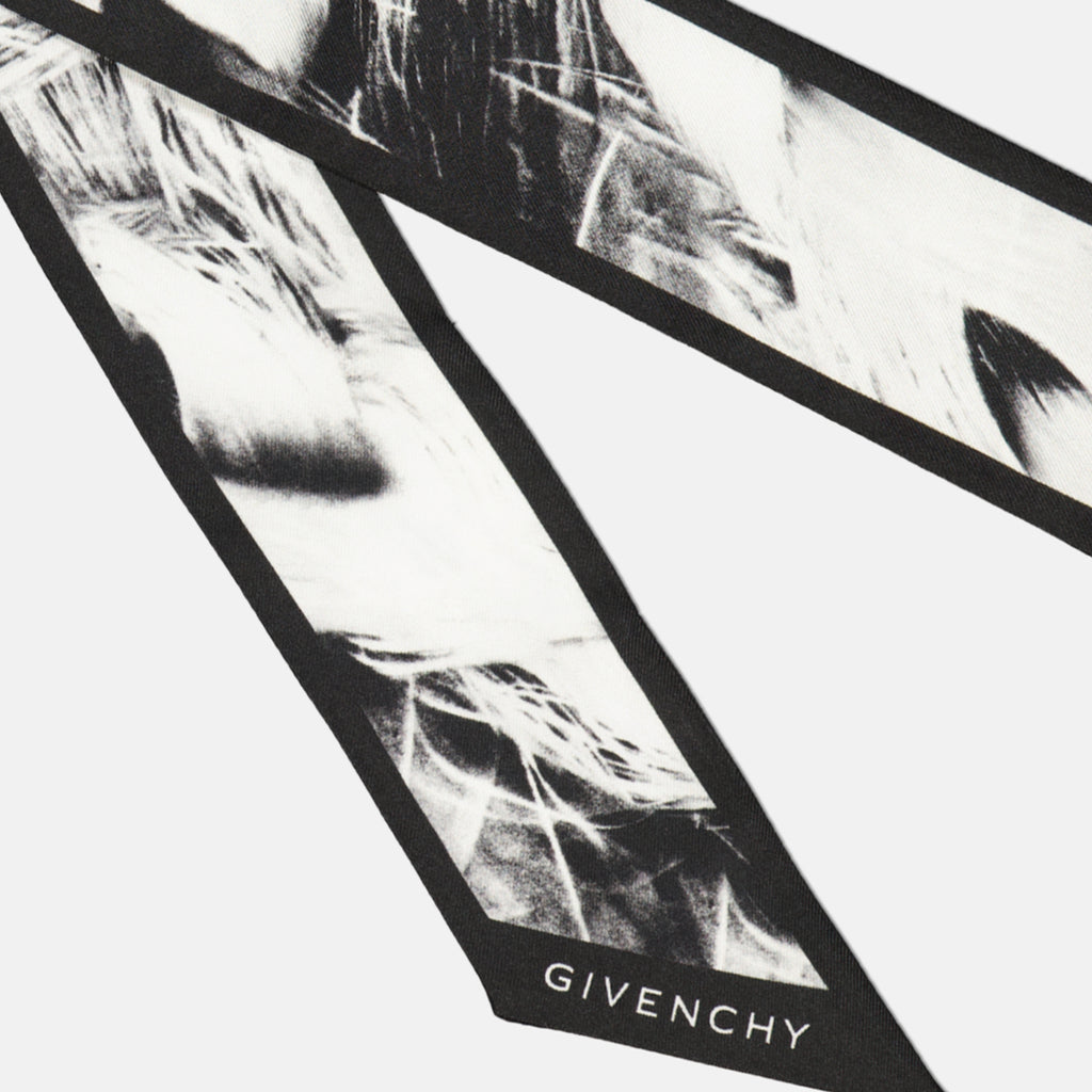 Image de l'article Bandeau en soie de la marque Givenchy pour Femme - Saison Automne-Hiver 2025 - Vue détaillée_2