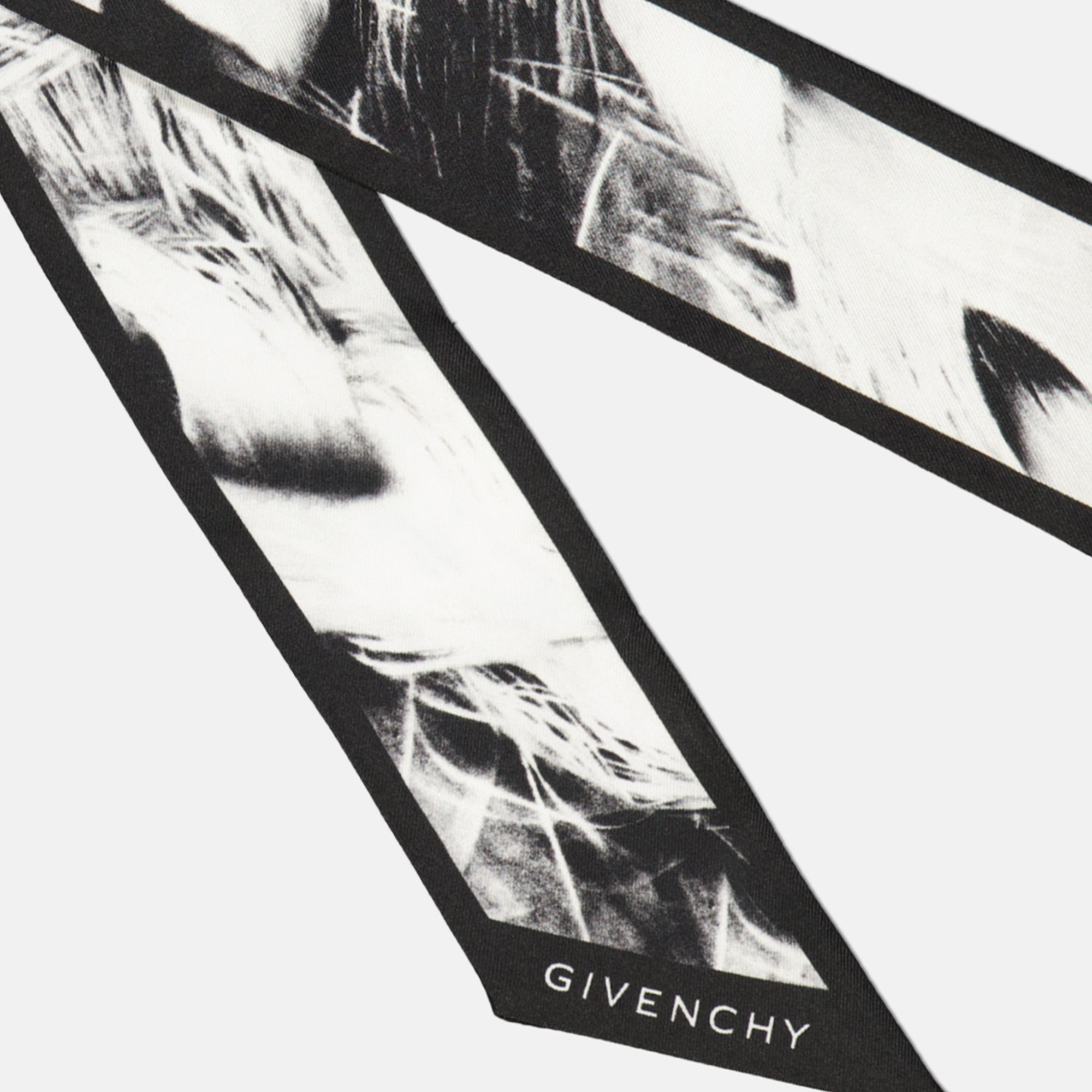 Image de l'article Bandeau en soie de la marque Givenchy pour Femme - Saison Automne-Hiver 2025 - Vue détaillée_2