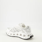 Image de l'article Baskets B35 blanches de la marque Dior pour Homme - Saison Printemps-Été 2026 - Vue trois quarts arrière droite
