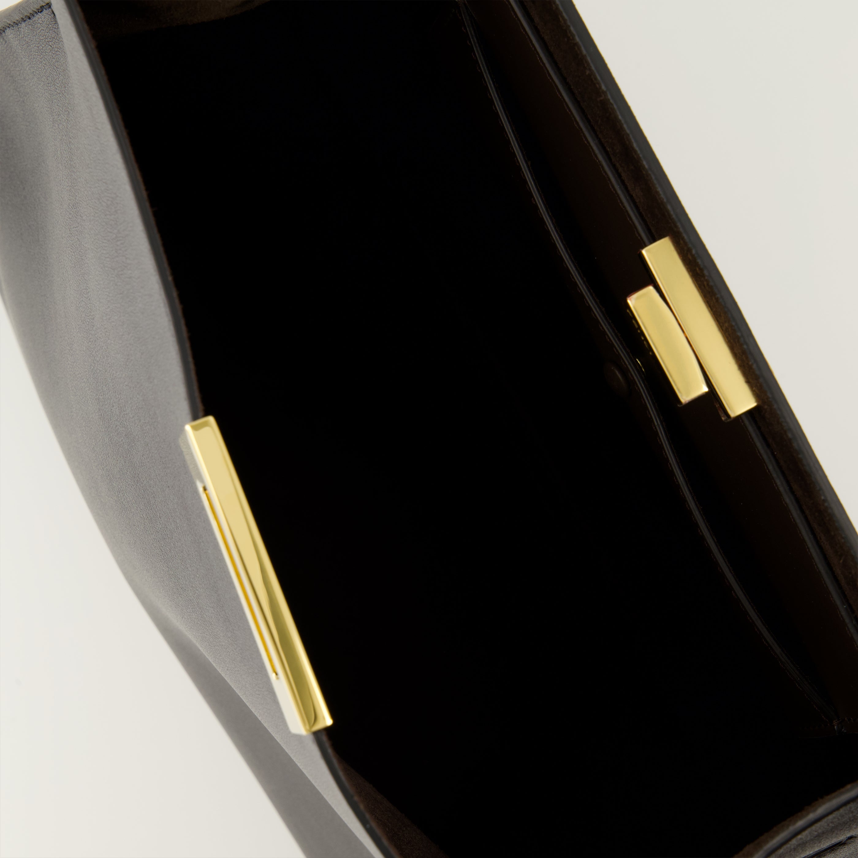 Sacs à main et épaule Sac Fendi Way medium en cuir noir Fendi Noir Femme