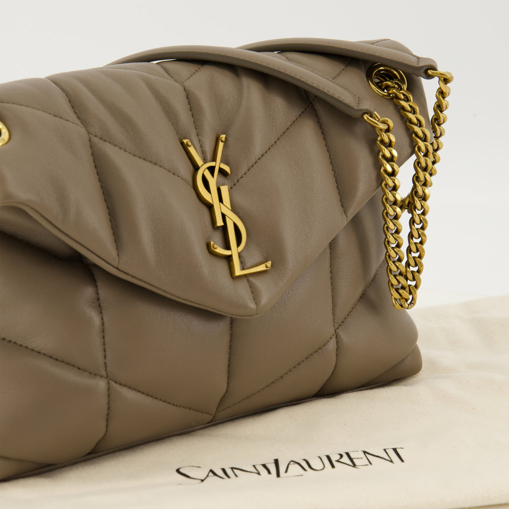 Immagine dell'articolo Piccolo Sacco Puffer in pelle beige del marchio Saint Laurent per Donna - Stagione Primavera-Estate 2026 - Vista Dettagliata_2