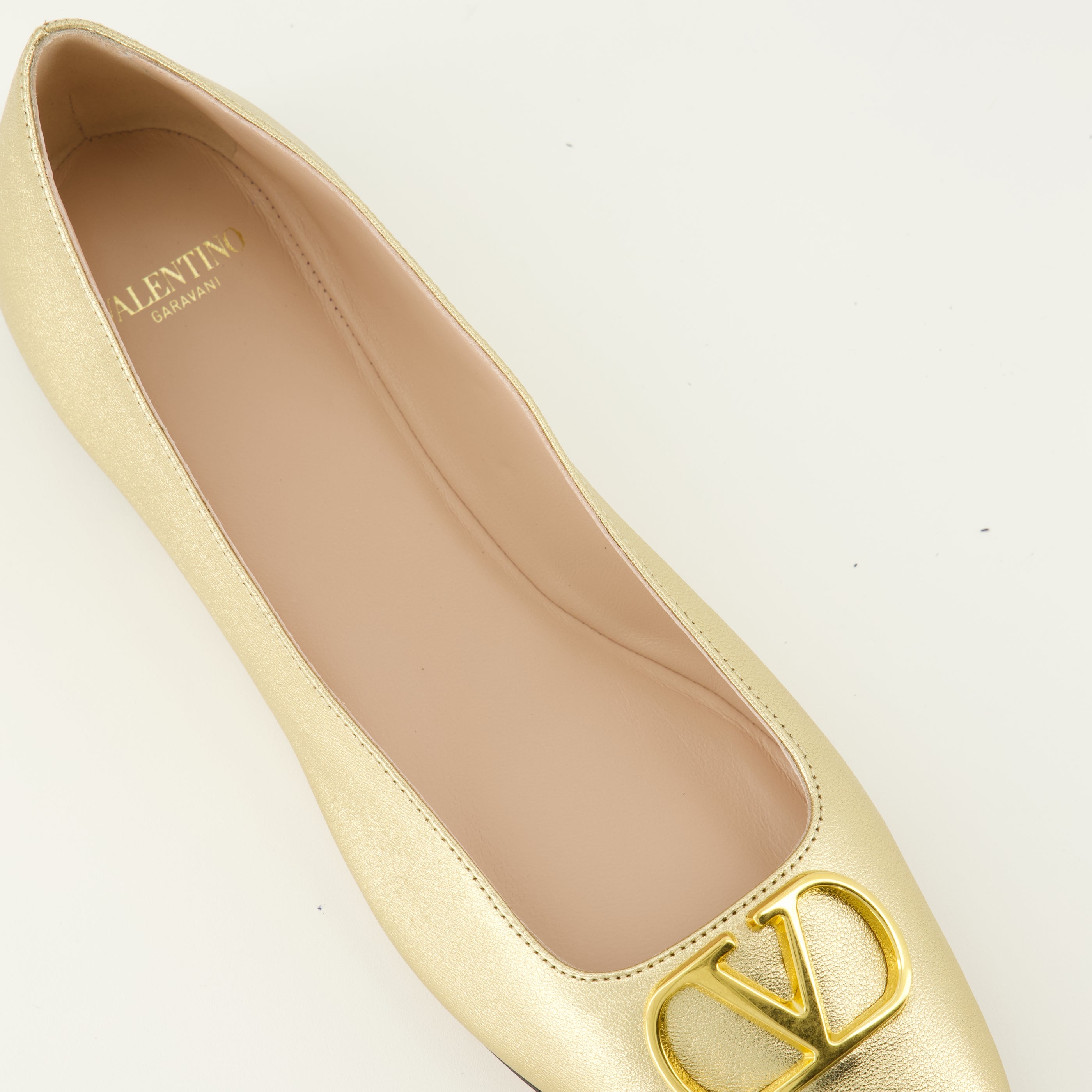 Chaussures plates VLogo 나파 가죽 발레리나 Valentino Garavani Doré Femme