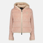 Imagen de la chaqueta rosa con cremallera Polartec® de la marca Moncler Grenoble para Mujer - Temporada Otoño-Invierno 2025 - Vista Frontal