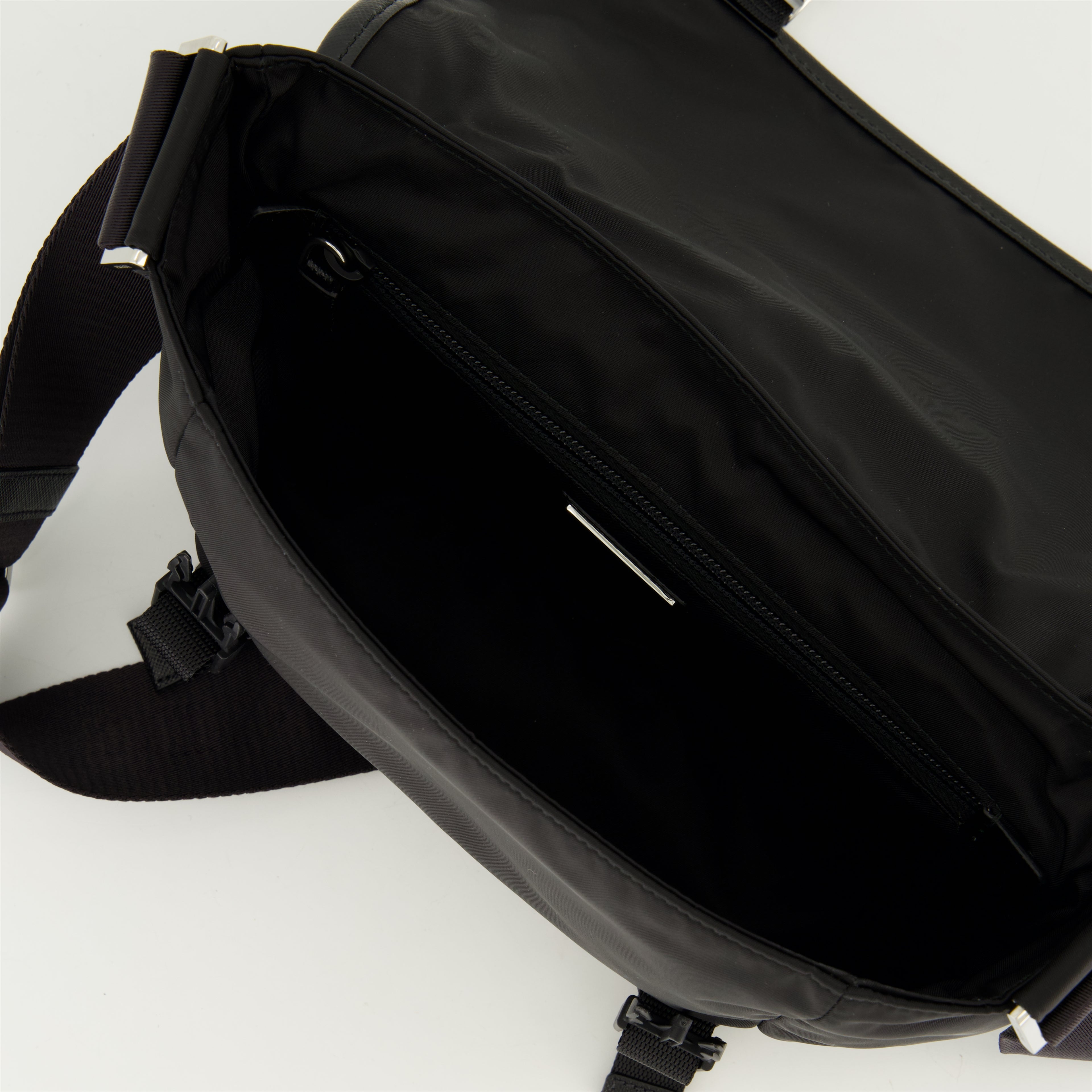 Sacs bandoulière Sac en Re-nylon et cuir Saffiano Prada Noir Homme