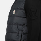Imagen del cárdigan con cremallera de algodón negro de Moncler para Hombre - Temporada Primavera-Verano 2026 - Vista detallada_1