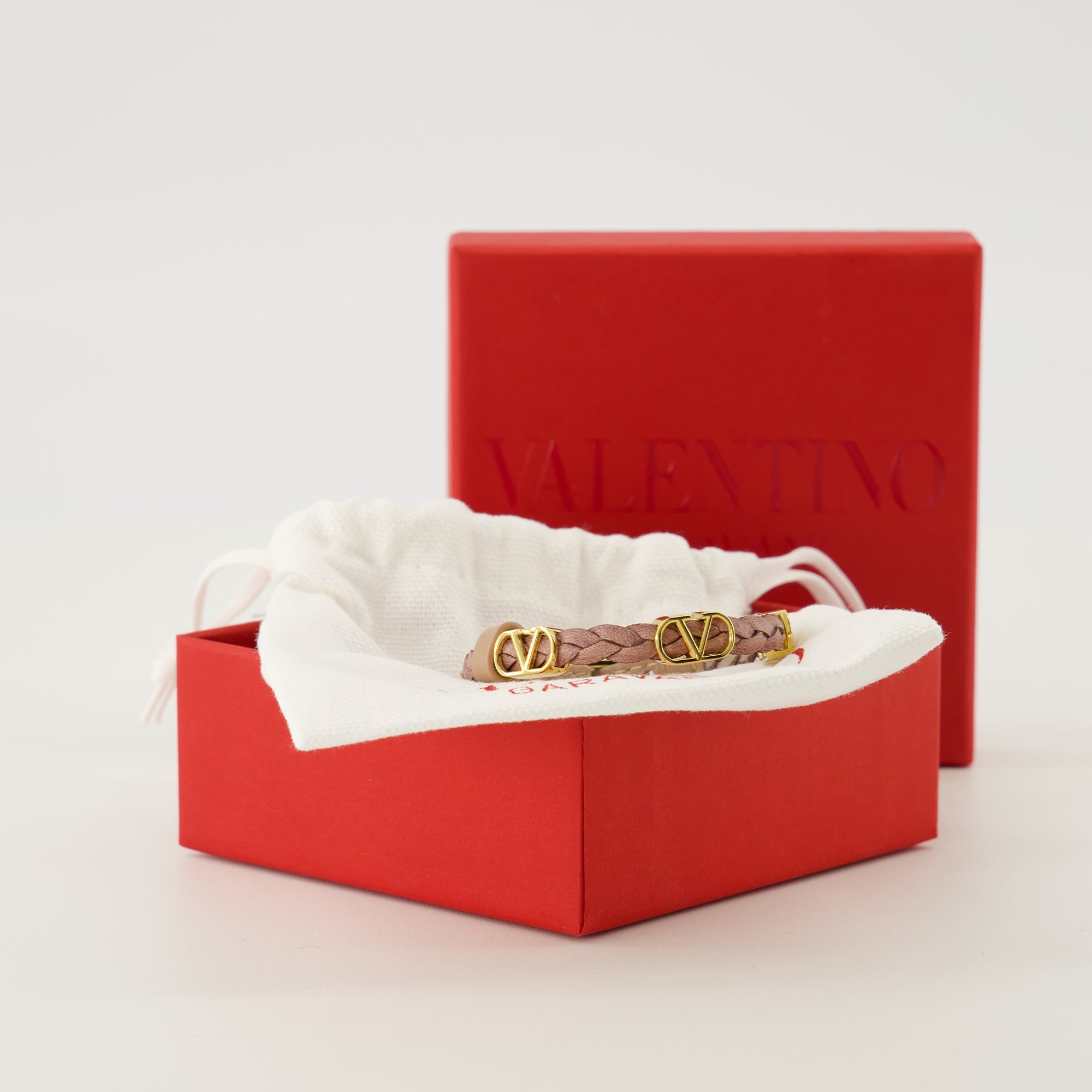 Immagine del bracciale in pelle Vlogo rosa del marchio Valentino Garavani per Donna - Collezione Primavera-Estate 2026 - Vista Dettagliata 3