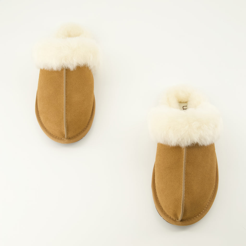 Imagen de los zapat slippers Scuffette II marrones de Ugg para Unisex - Temporada Primavera-Verano 2026 - Vista Detallada_4