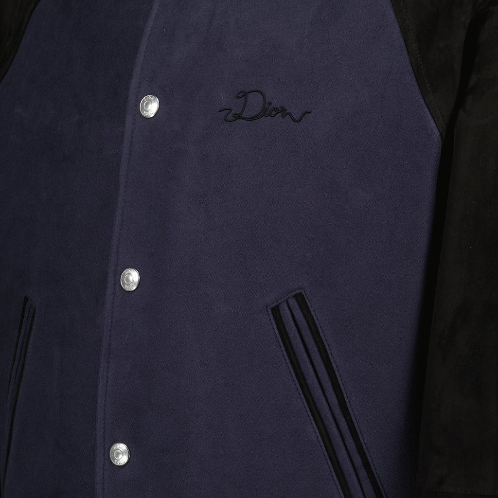 Imagen del artículo Chaqueta Varsity azul marino de la marca Dior para Hombre - Temporada Primavera-Verano 2026 - Vista Detallada 1