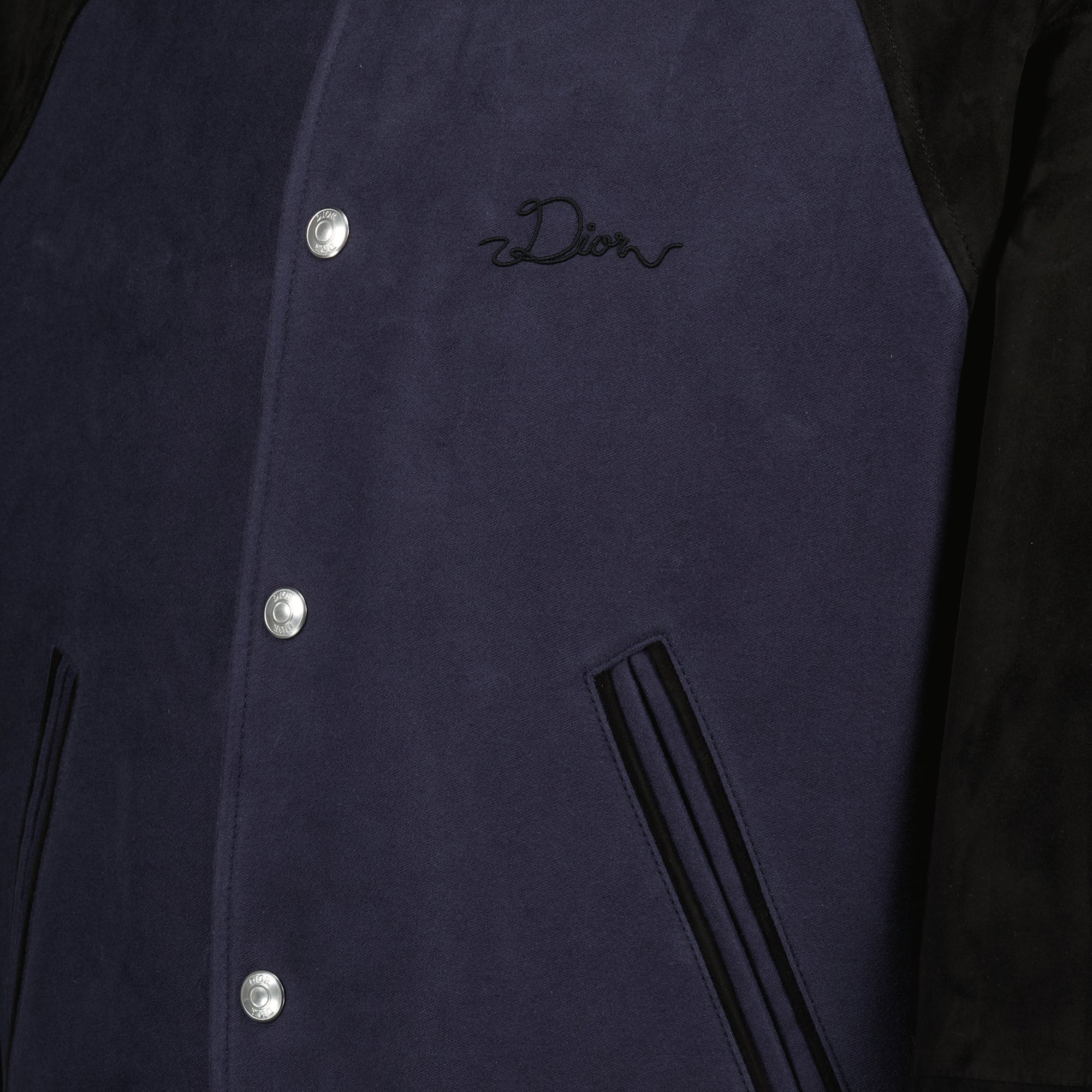 Imagen del artículo Chaqueta Varsity azul marino de la marca Dior para Hombre - Temporada Primavera-Verano 2026 - Vista Detallada 1