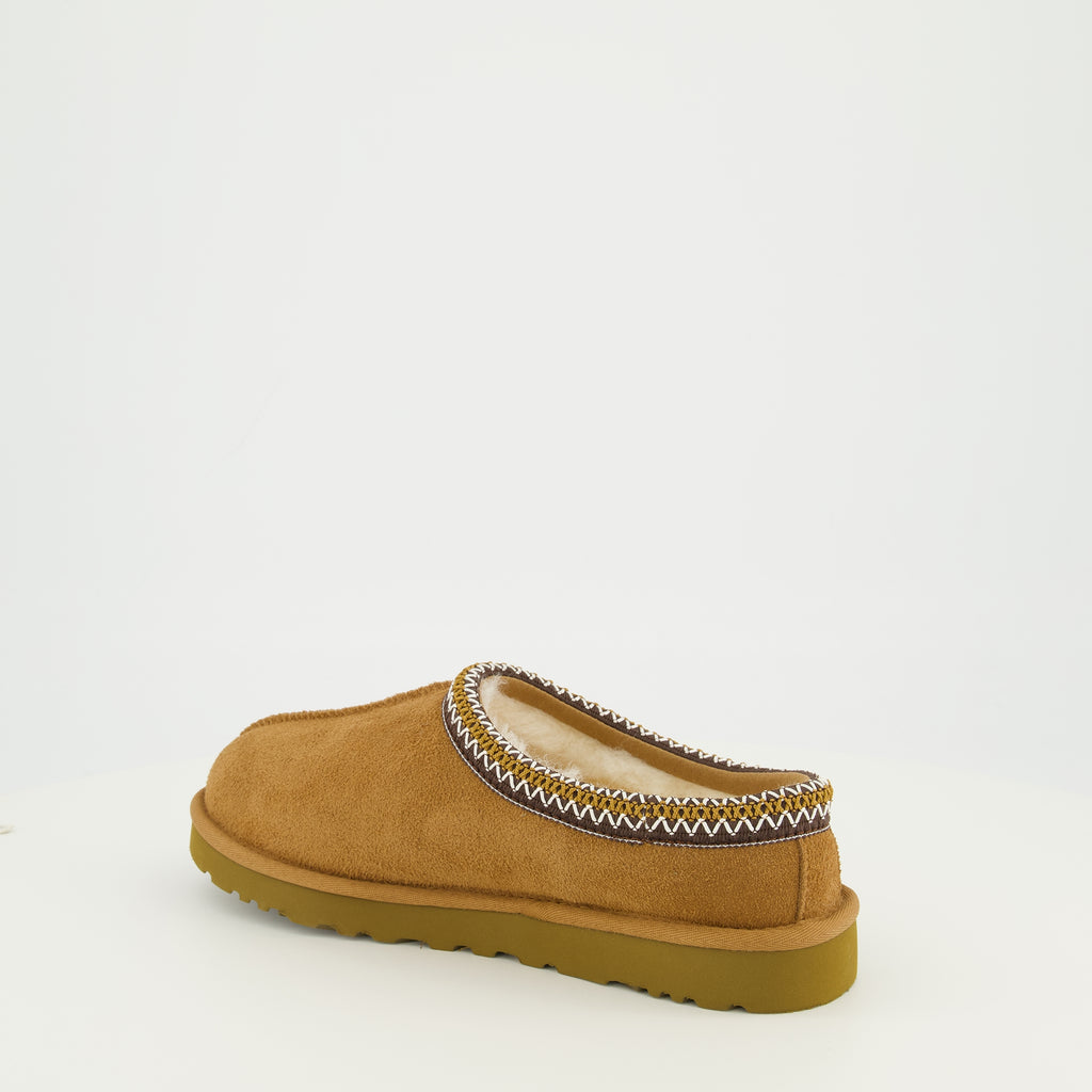Imagem do artigo Mules Tasman II castanho da marca Ugg para Homem - Temporada Primavera-Verão 2026 - Vista três quartos traseira direita