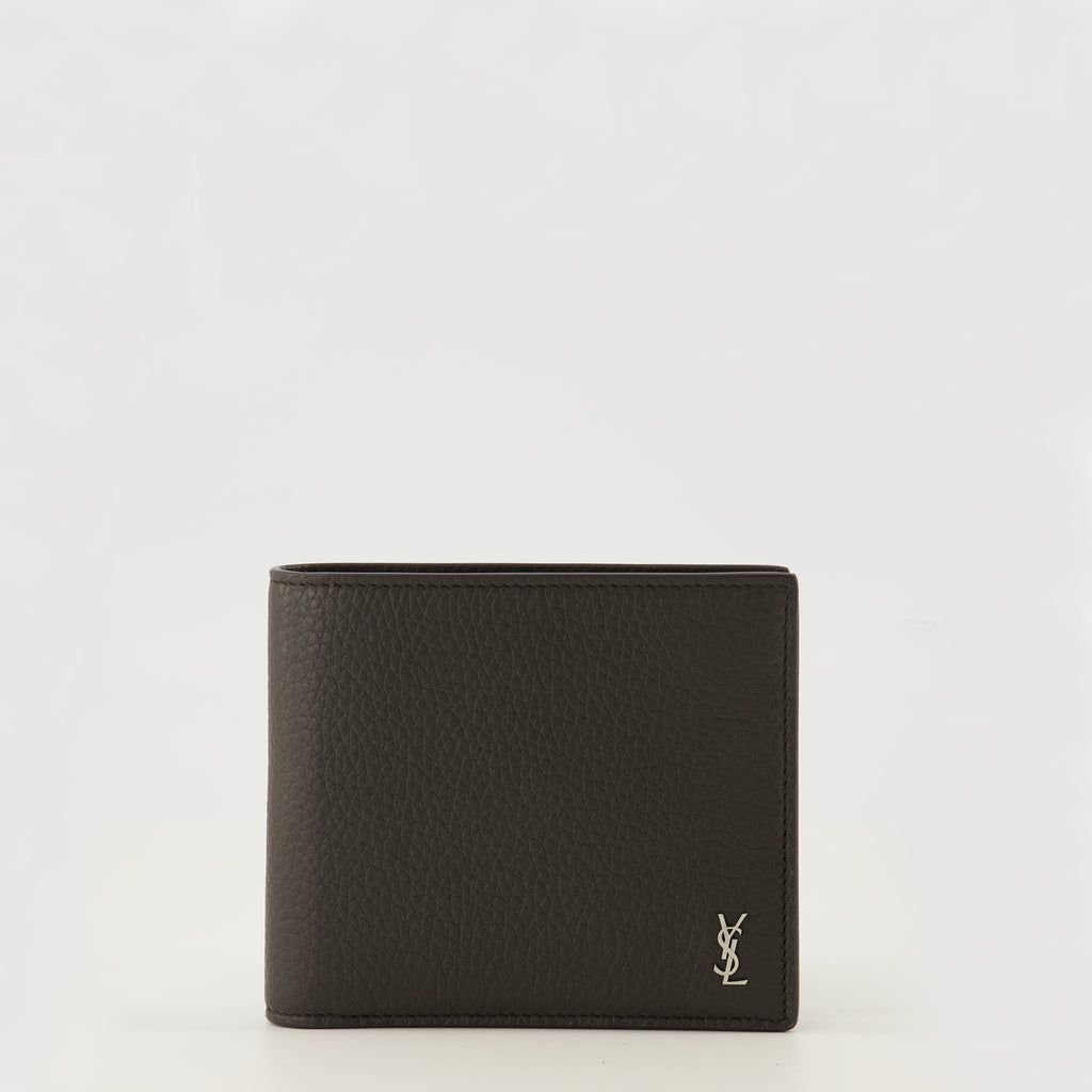Imagen de la billetera Tiny Cassandre negra y plateada de la marca Saint Laurent para Hombre - Temporada Primavera-Verano 2026 - Vista Frontal