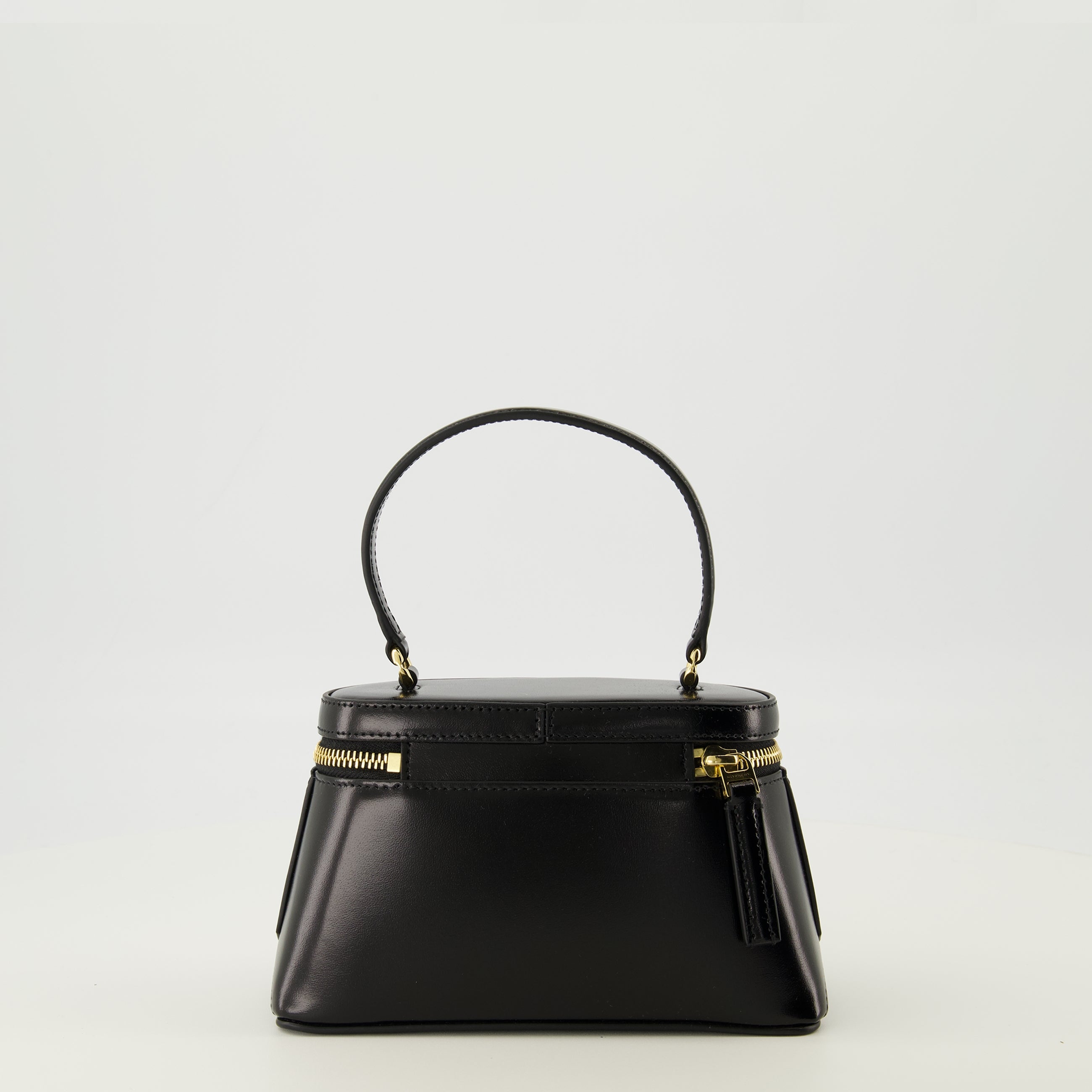 Image de l'article Sac Vanity Antigona en cuir noir de la marque Givenchy pour Femme - Saison Printemps-Été 2026 - Vue de Dos