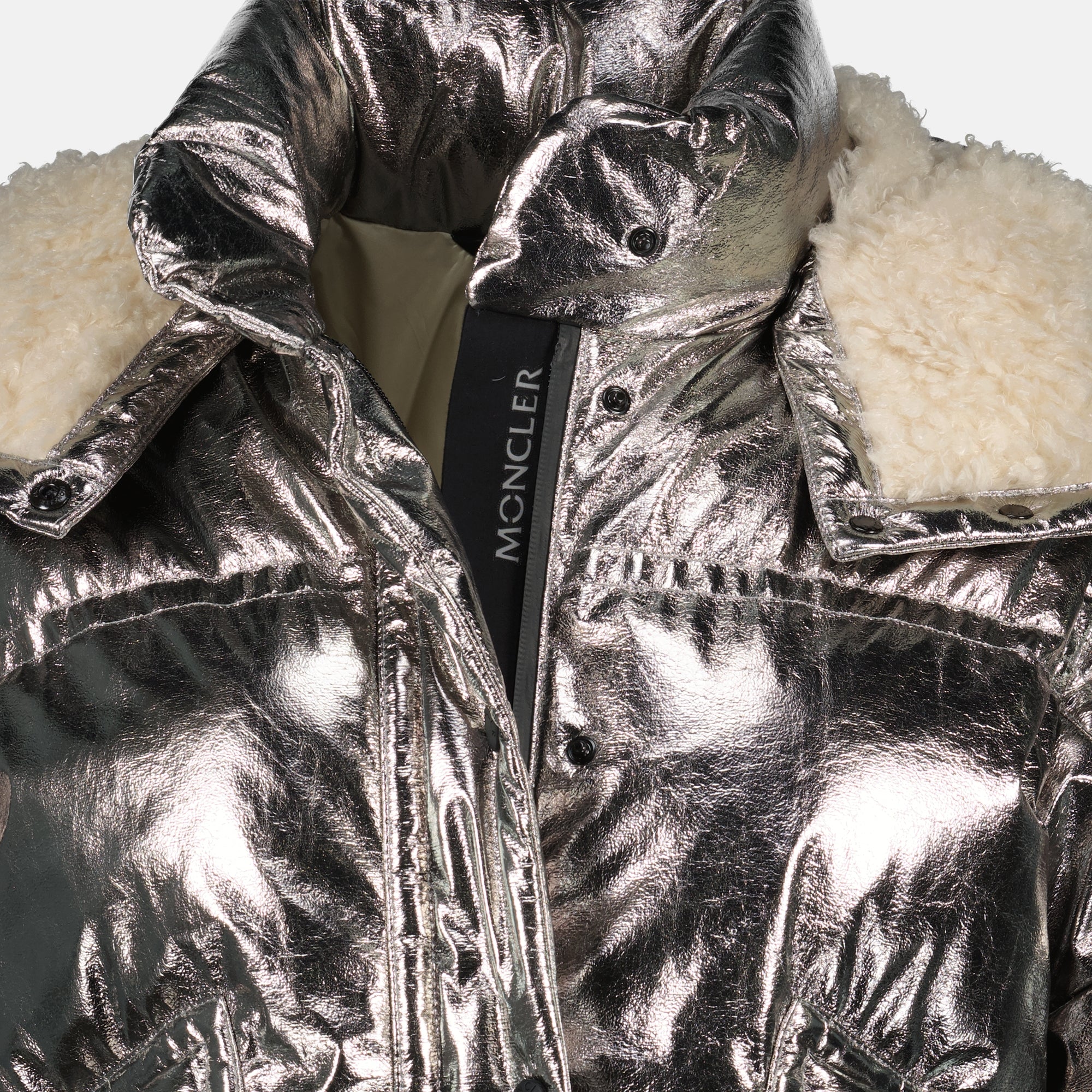 Bild des metallischen Calaque Daunenjacke von Moncler Grenoble für Frauen - Herbst-Winter 2025 - Detaillierte Ansicht_2