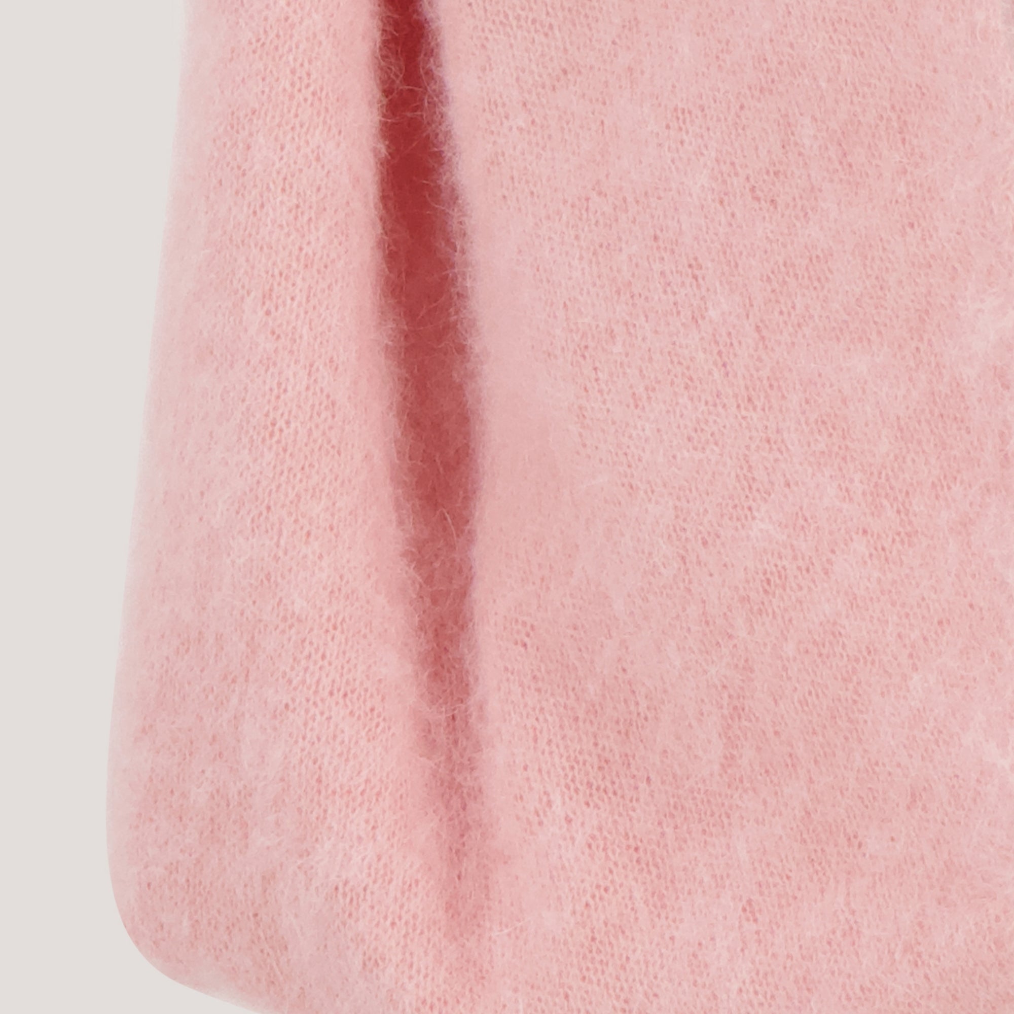 Imagem do artigo Cache col a luvas da marca Moschino para Mulher - Temporada Outono-Inverno 2025 - Vista Detalhada_6