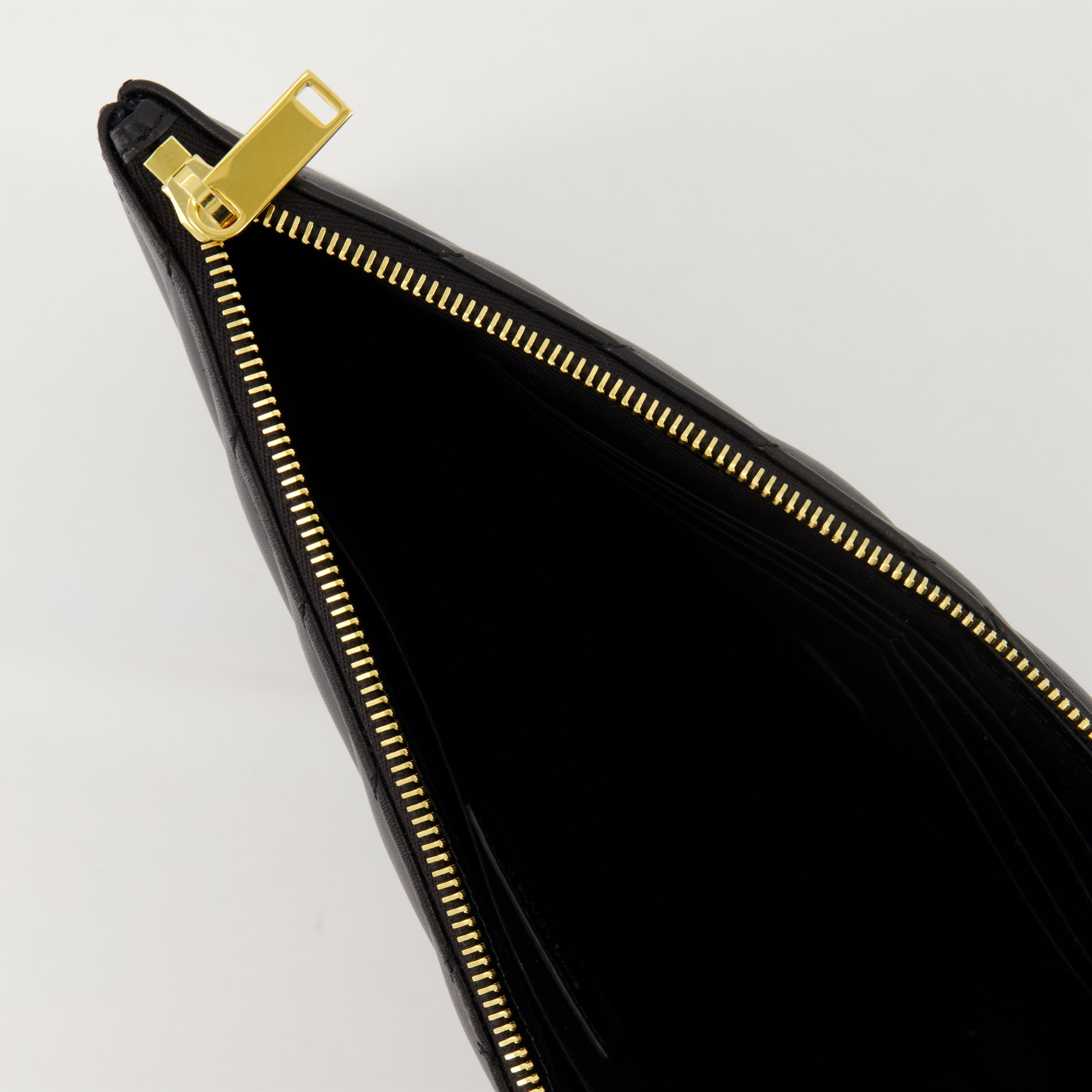 Image de l'article Pochette Cassandre noir de la marque Saint Laurent pour Femme - Saison Printemps-Été 2026 - Vue détaillée_2