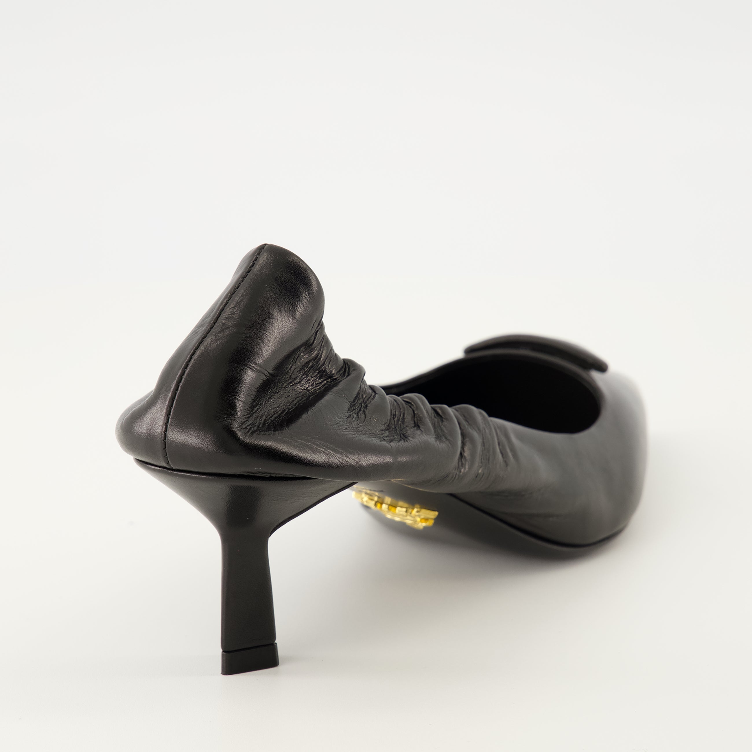 Image de l'article Escarpins en cuir vieilli de la marque Prada pour Femme - Saison Automne-Hiver 2025 - Vue arrière